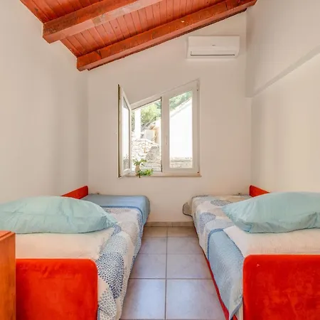 House Luiza * Nečujam
